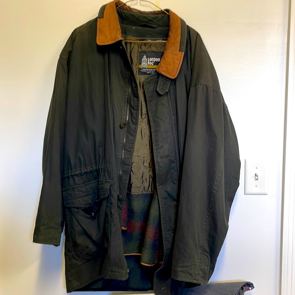London Fog vintage coat with lining and leather collar